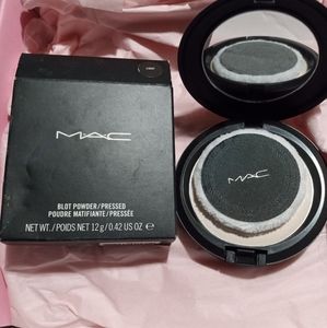 NIB Mac Blot Powder in Light